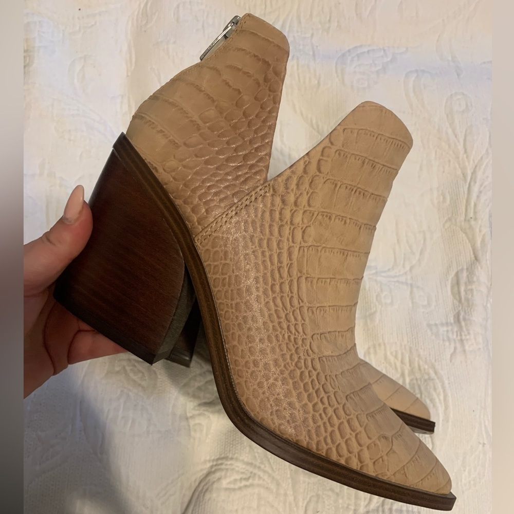 vince camuto gigietta white